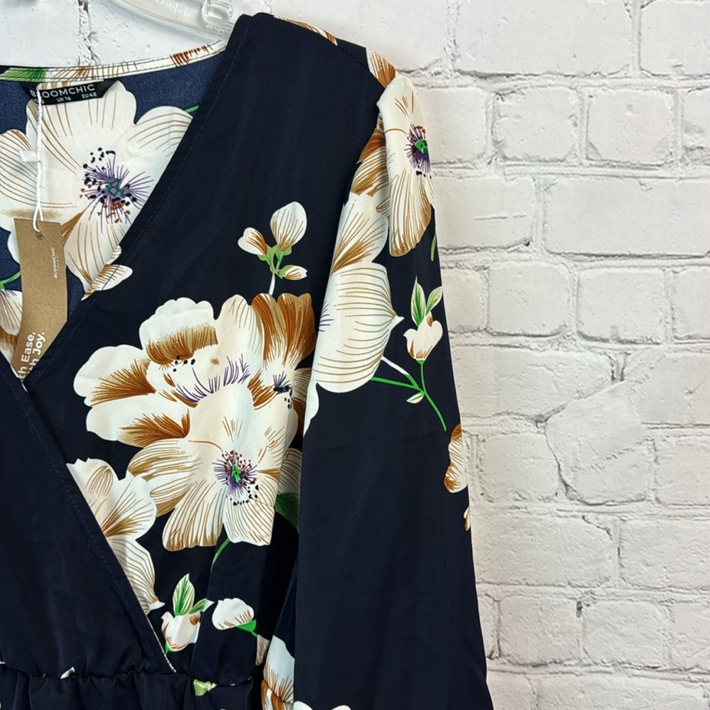 BloomChic Navy Floral Surplice Neck Lantern Sleeve Pocket Dress Plus Size 2X - Picture 3 of 7